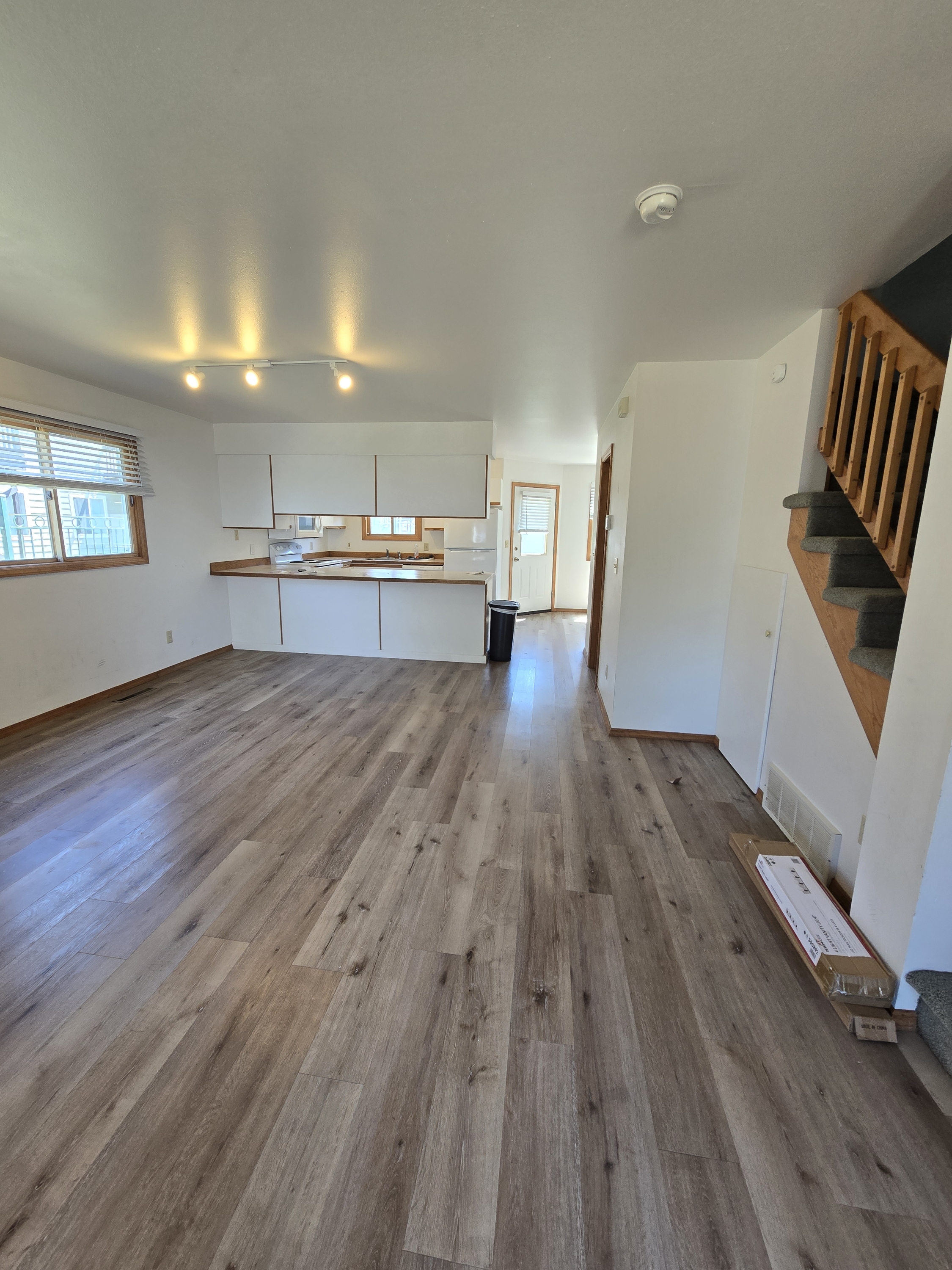 1802 W. Lincoln St. - 17